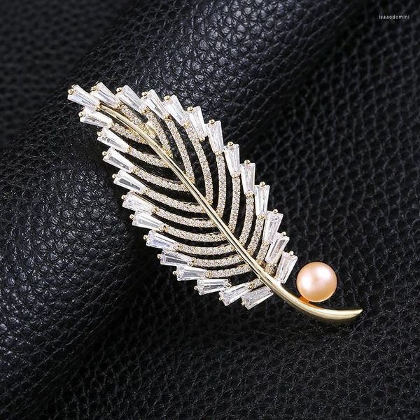 Broschen High-End Voll Zirkon Hohl Blatt Kupfer Pins Gold Farbe Messing Für Frauen Mädchen Kleid Mantel Schmuck