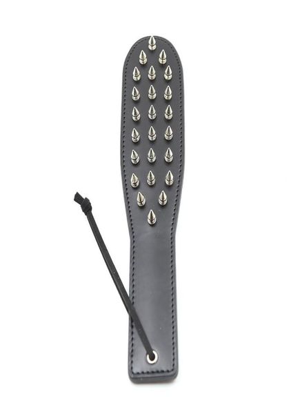 LoveFun Spike Estrito Couro Cravejado Fraternidade Paddle Spank Floggers Chicotes Brinquedo 128 Polegada Q11263582460