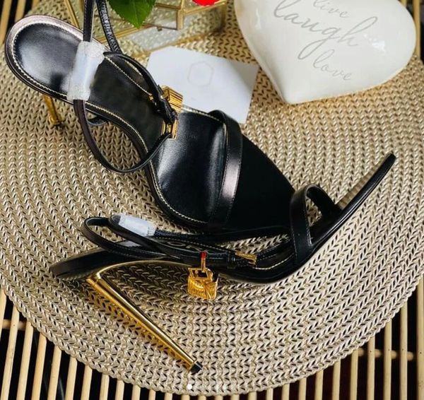 24ss marca mulher sandália rainha sapatos tom-sandália cadeado sandálias de couro metálico apontou dedo do pé sandálias nuas designer de luxo de salto alto