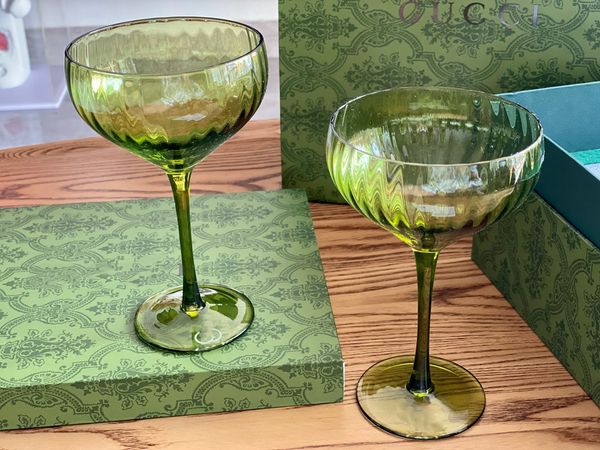 Дизайнерская винтажная зеленая стеклянная высокая чашка Винтажная пульсирующая чашка для красного вина Набор из 2 предметов Бизнес-подарочная чашка для вина с подарочной коробкой