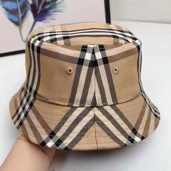 Chapéus de borda larga Designers Mens Womens Bucket Hat Fitted Stripe Sun Prevent Bonnet Beanie Boné Snapbacks Outdoor Fishing Dress Beanies