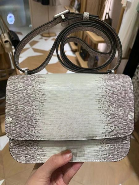 Bolsas de desenhista Mulheres Pequenas Bolsas de Corrente de Tijolo Dourado Bolsa de Ombro Único Italiano Importado Couro Quadrado Botão Linda Menina Just Punch Me Dois Tamanhos HDMBAGS2023