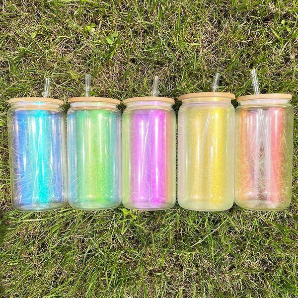 Bicchieri delicati in borosilicato da 16 once vuoti a sublimazione con glitter arcobaleno iridescenti con coperchio in bambù e cannuccia per pressa di calore a sublimazione del colore, venduti in confezione