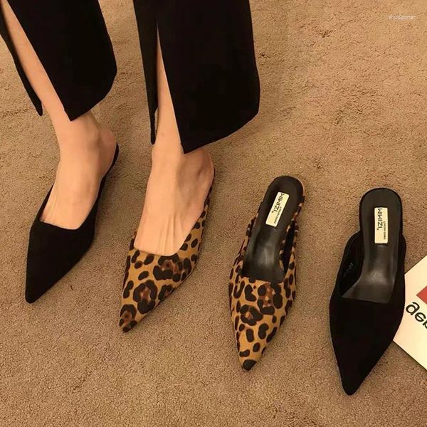 Тапочки с острым носком, леопардовые женские туфли на низком каблуке из флока, летние шлепанцы, сексуальные сандалии, туфли-лодочки с открытой пяткой