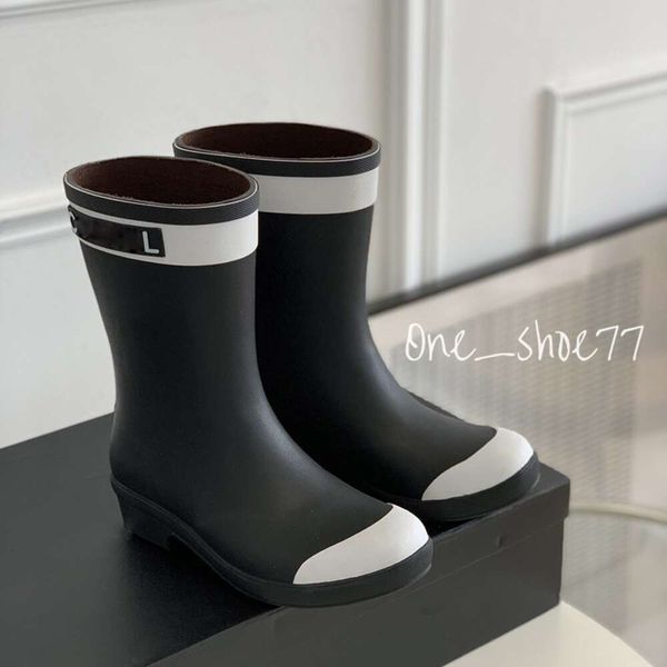 Fransa Tasarımcı Yağmur Botları Kadınlar İçin Klasik Kauçuk Sole Su Geçirmez Açık Dış Mekan Sıradan Ayakkabı Luxurys Bayanlar Pembe Kızlar Düşük Topuklu Eğlence Ayakkabıları