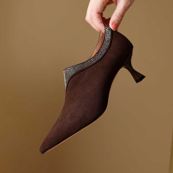 Stile cinese ~ abbinato a qipao ~ scarpe singole a punta con taglio profondo per donne che non sono stanche, tacco sottile in pelle di pecora con strass e tacco alto 5 cm 240220