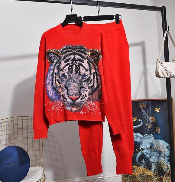 Women039s calças de duas peças conjunto de treino de malha vermelha feminino 2pc outono moda lantejoulas tigre manga longa camisola lápis malha out5642544