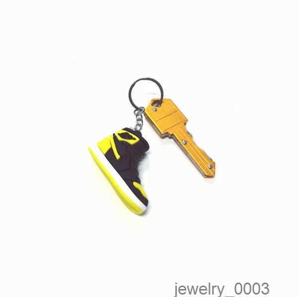 10 Farben Designer 3D Silikon Sneaker Schlüsselanhänger mit mehrfarbigem Verteidigungsschlüssel Messer Männer Frauen Hochwertiger Ring Mode Schuhe Schlüsselanhänger und Outdoor-Tool XHI6