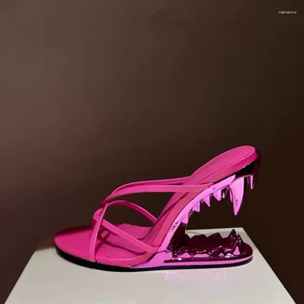 Chinelos europeus e americanos verão sandálias de dente de metal sapatos de salto alto desfiles de moda vestidos femininos 44 tamanho