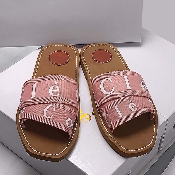 Novos chinelos de grife Sliders meia chinelo de papel Slides sandália Woody Mule the Mison's O Signture adorna a sola interna Esy Slip-on Design Mkes Este chinelo de verão Flt