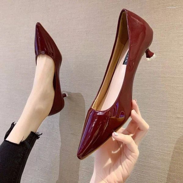Kadın için Elbise Ayakkabıları 2024 Yeşil Kadınlar Yaz Ayakkabı Kırmızı Kırmızı Ayak Parmağı Siyah Stilito Kaymaz Bahar Y2K ve Düşük Fiyat