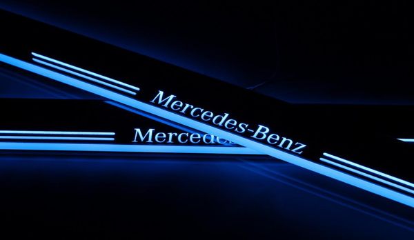 Acrilico Moving LED Pedale di benvenuto Car Scuff Plate Pedale Davanzale della porta Luce di percorso per Mercedes GLE W292 2015 - 20167017980