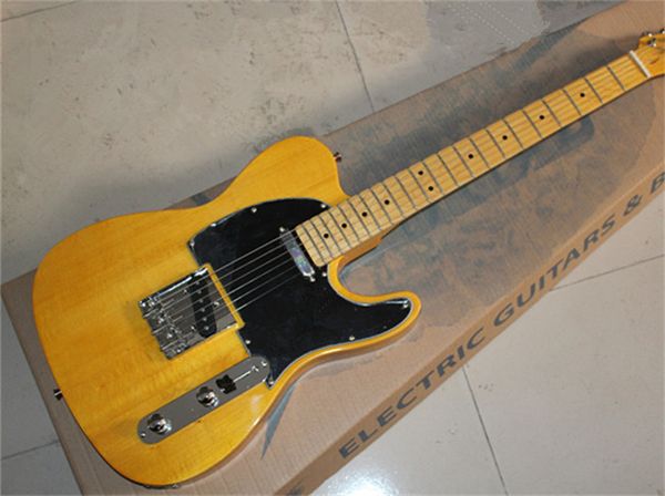 Factory Custom Shop Chitarra elettrica giallo chiaro con accordatori vintage Tastiera in acero Battipenna nero Corpo in tiglio Hardware cromato Può essere personalizzato