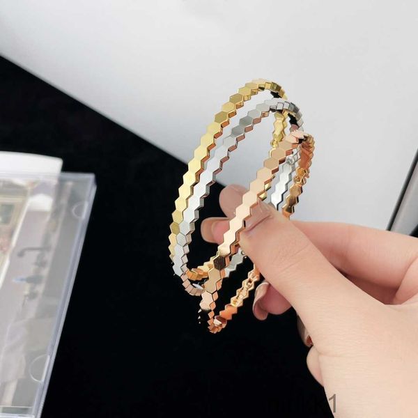 Pulseira de designer de luxo clássico 18k banhado a ouro simples colméia para mulheres homens charme jóias presente r5l9