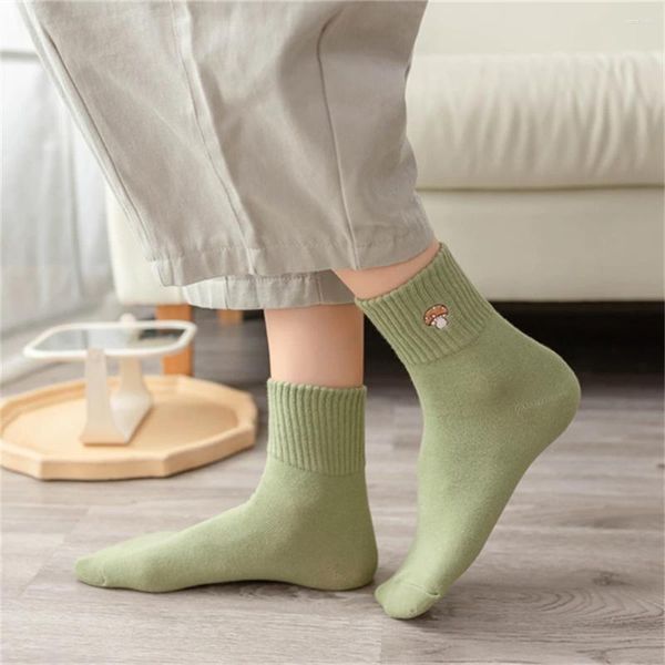 Frauen Socken Mode Stickerei Niedlichen Cartoon Pilz Gemusterten Casual Hipster Unisex Lustige Geschenk Weihnachten Sokken Calcetines Mujer