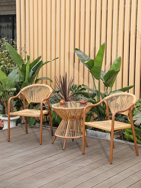 Camp Furniture Outdoor-Rattan-Tisch und Stuhl, dreiteiliges Set, Balkon, kleine Freizeit-Tee-Kombination im chinesischen Stil