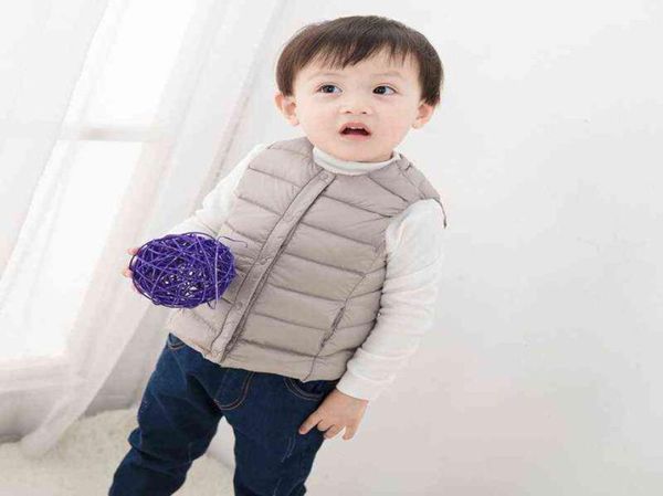 Gilet per bambini Inverno Piumino bianco ultraleggero Cappotti Ragazzi Ragazze Giacca senza maniche Gilet caldo antivento per bambini 2111091032238