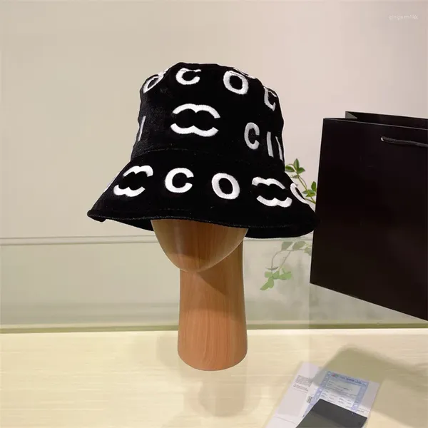 Cappelli a tesa larga Uomo Designer Secchio Donna Marchio di lusso Lettere complete Berretto da pescatore per unisex Casual Trendy Estate Autunno Sport all'aria aperta