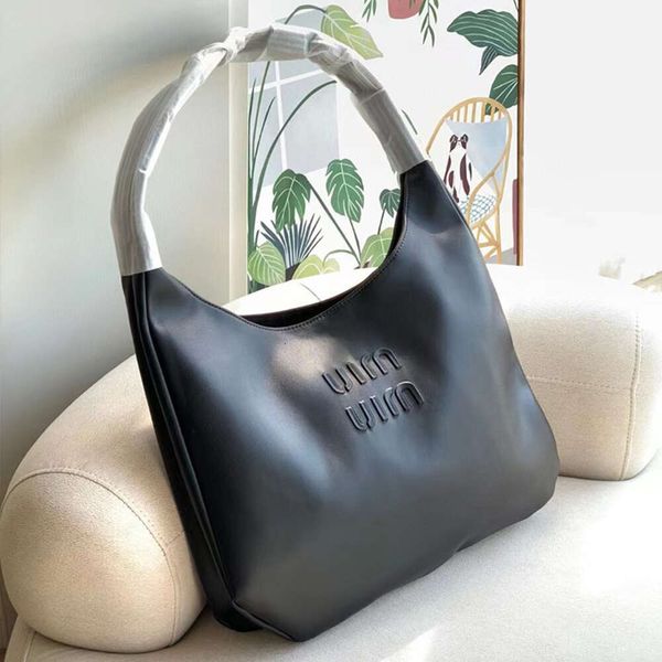 Tasarımcı Miues çantaları yeni büyük kapasiteli tote çanta kadın gelişmiş moda kolej öğrenci banliyö crossbody omuz çantası
