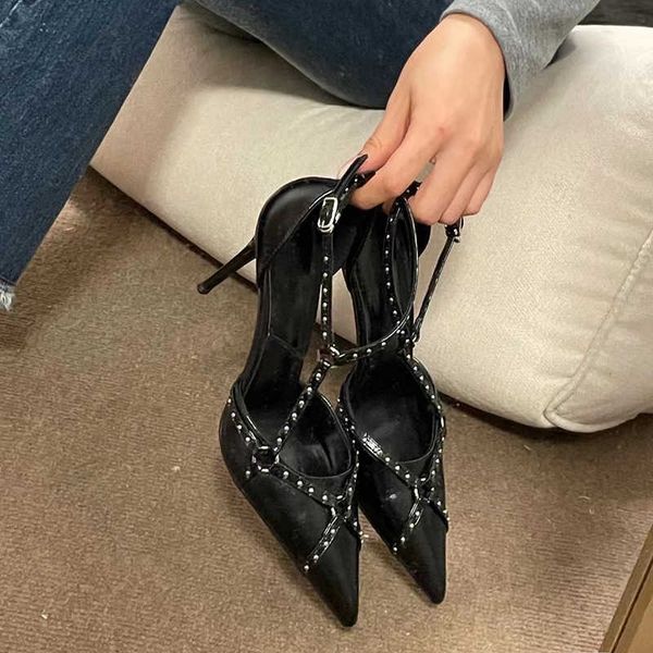 Scarpe eleganti da donna Scarpe a punta alla moda da donna 2022 Autunno e inverno Nuovo tacco alto stile punk