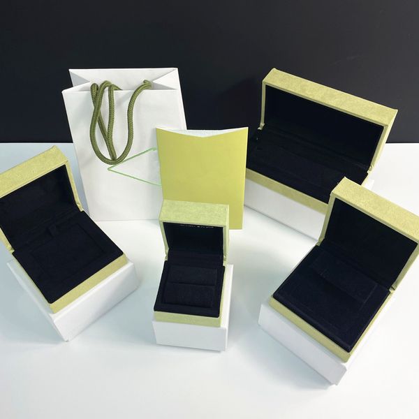 scatola di gioielli di design di trifoglio di marca VAN di lusso imballaggio orecchini collane bracciali anelli sacchetti di polvere di velluto verde chiaro di alta qualità scatole regalo