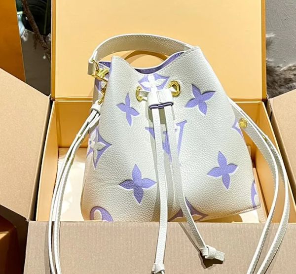 Moda Womens Designer de luxo Poi Bobo Series Nano Mini Balde Bolsa Mulheres Bolsa Crossbody Bag elegante Touch Soft Fairy Instant Visual Sensation