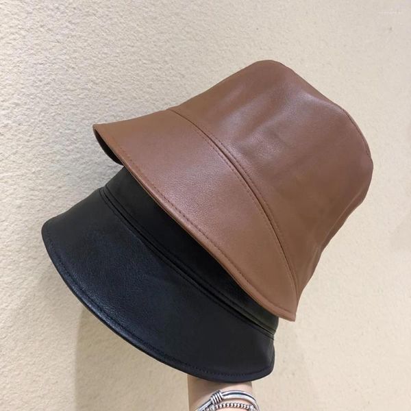 Berets Designer Marca Versão Coreana Pu Couro Flat Top Bucket Caps para Mulheres Moda Maré Juventude Curto Brim Retro Primavera Pescador Chapéu