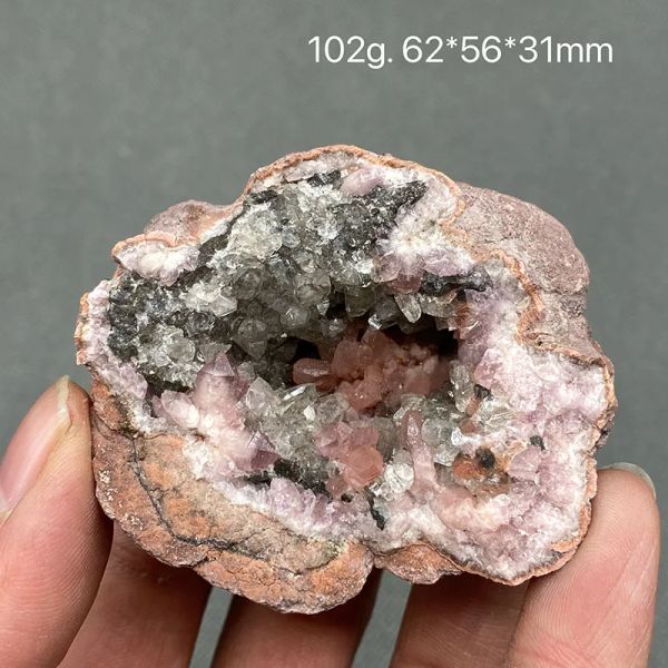 Ciondoli Esemplare di minerale grezzo di pietra preziosa grezza di simbiosi di calcite di giada di cristallo rosso naturale al 100%.