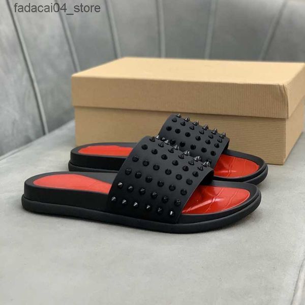 Chinelos Chinelos Homem Clássico Spike Flat Spikes Slide Sandal Mens Grosso Sola de Borracha Slipper Studs Slides Plataforma Mules para Homens Verão Casual Fashion2023 Q240221