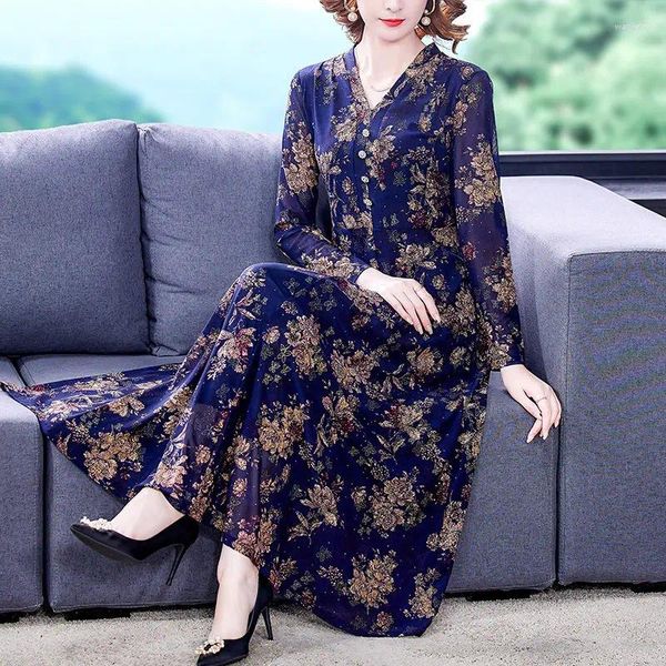 Lässige Kleider Große Größe Seide Polyester Kleid Weibliche Frühling und Herbst 2024 Mutter Lose V-ausschnitt Retro Gedruckt Floral Lange Gaze M858