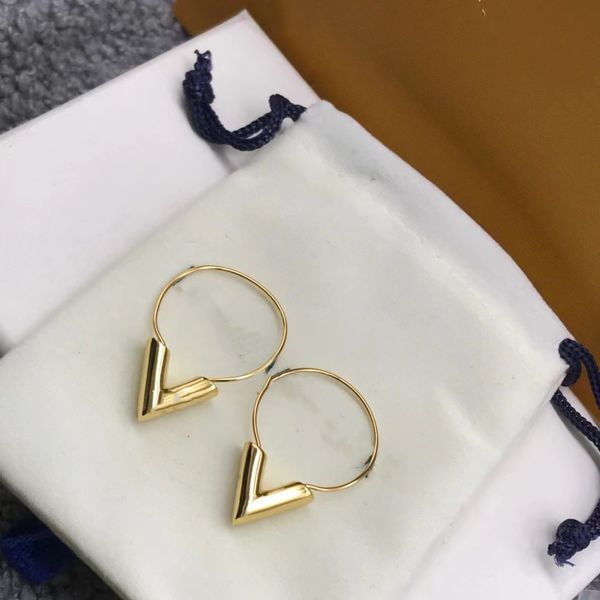 Gold Charm Designer Gül Altın Altın Kaplama Küpe V-Gold Aşk Damga Mektubu Love Vintagee Mücevher Tasarımı Kadın Sevgililer Günü Lüks Düğün Küpe V Kutu ile