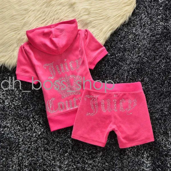 Juicy Sportsuit Donna Tuta in velluto Abito da cucito 2022 Estate Marca Velour Top a maniche corte e pantaloncini Due pezzi Set Donna Moda Alta qualità 993