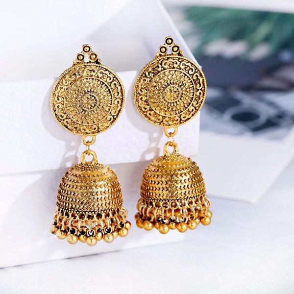 Baumelnde Ohrringe Vintage ethnische Goldfarbe Jhumka Bijoux antike runde geschnitzte Glocken weiblicher Hochzeitsschmuck