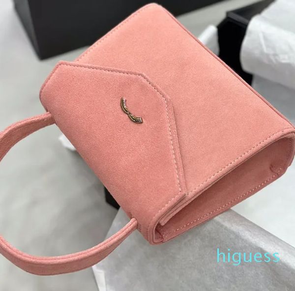 2024 Designer Lady Borsa quadrata in pelle scamosciata rosa con manico semicircolare Patta trapezoidale Hardware in metallo argentato Borsa per cosmetici Borsa per monete Borsa per cosmetici di lusso bella principessa