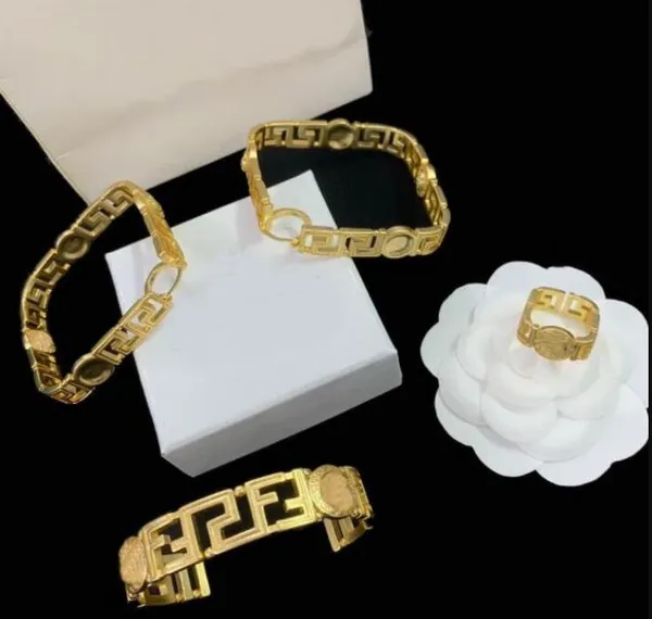 Grécia Meandro Padrão Projetado Mulheres oco Roma Pulseiras Brincos Anéis Conjuntos Medusa Cabeça Retrato 18K Banhado A Ouro Medusas Designer Jóias Set323