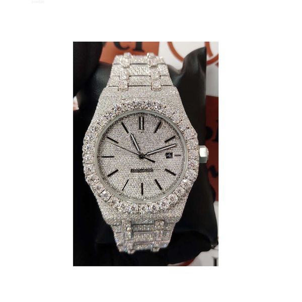 Orologio di lusso dal design di lusso VVS Moissanite Iced Out su richiesta per unisex dal fornitore indiano al miglior prezzo per ordini all'ingrosso