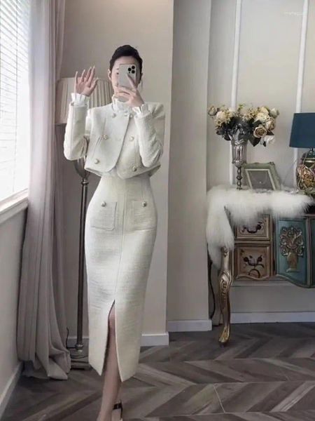 Платье из двух частей UNXX Весна/Осень Белый Элегантный женский шикарный комплект из двух предметов — уникальный дизайн с короткой курткой и юбкой с запахом, высокое качество