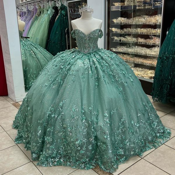 Verde lucido principessa Puffy Quinceanera abiti con spalle scoperte 3D applique floreale perline corsetto con lacci cattedrale treno vestido de 15 anos