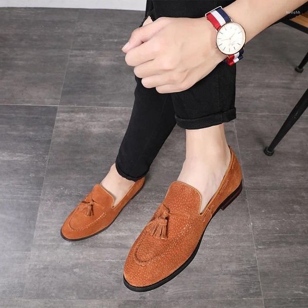 Sapatos de vestido 2024 designer casual couro genuíno vaca camurça borla homens mocassins deslizamento em oxfords para homem