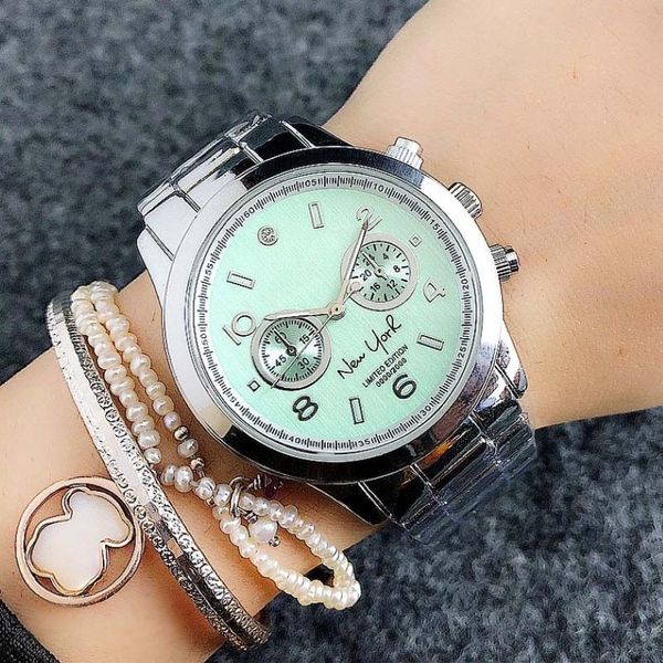 Orologio da polso al quarzo con cinturino in acciaio stile New York Girl 2 quadranti da donna di marca di moda M6112276v