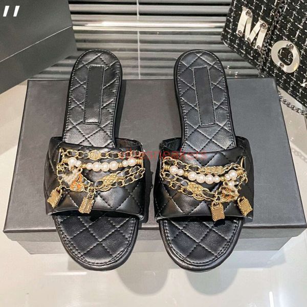 Designer Luxus Mode -Slipper Chaneles Frau dicker Sohle flacher Perlenkettenschnalle Slides TPU Komfort Sandalen für Damenliebhaber Paare Schuhe im Freien Strand im Freien