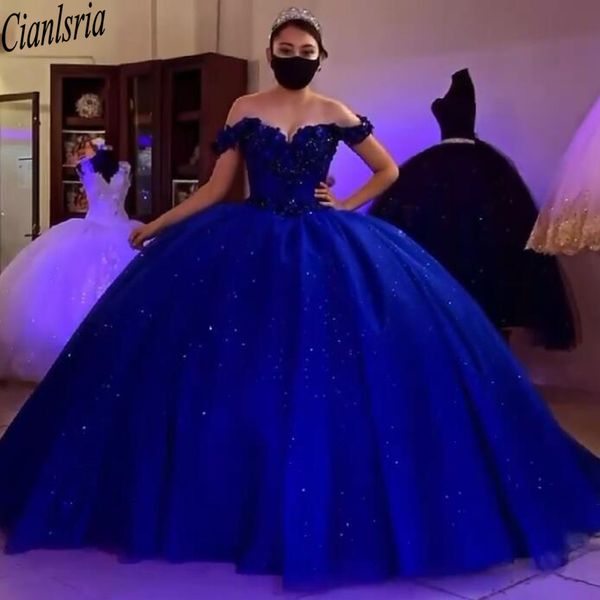 Sparkly azul real quinceanera vestido 2024 elegante fora do ombro lantejoulas plissado espartilho inchado vestido de baile vestido de baile estilo luxo