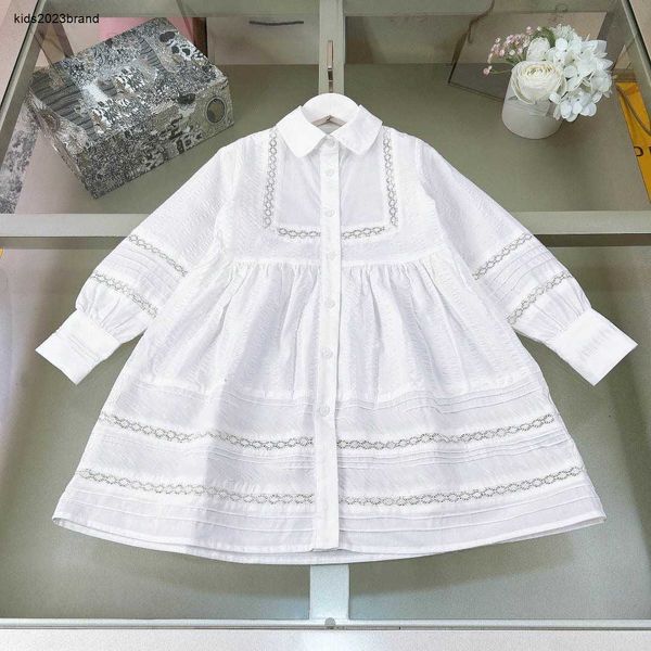 Neuer Mädchenrock, langärmeliges Babykleid mit Spitze, bestickt, Größe 110–160, Kinder-Designerkleidung, ausgehöhltes Design-Kinderkleid, 24. Februar 2020