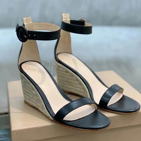 Kama eğim kök sandalet deri kayma geri kapak topuk saman somunlar ayakkabı düzlük lüks tasarımcı kadın yüksek topuklu fabrika ayakkabı