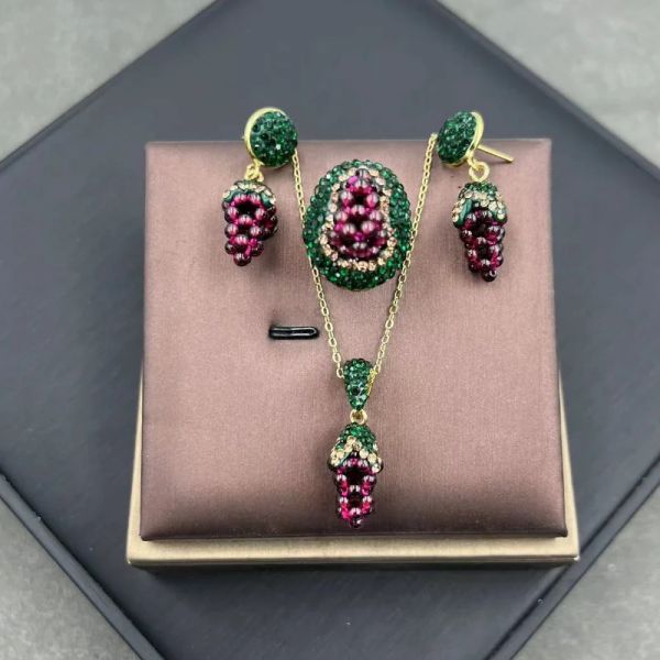 Doğal Garnet Üzüm Kolye Kolye Setleri Set Kadınların Kişiselleştirilmiş Moda Rhinestone Işık Lüks Kadın Partisi Zarif Takı