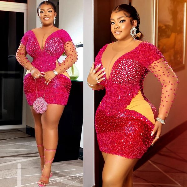 Abiti da cocktail Aso Ebi fucsia di lusso Plus Size Abiti corti da ballo Collo trasparente Maniche lunghe Perle Illusion Mini Club Dress Abiti da festa di compleanno Abito da cena C032