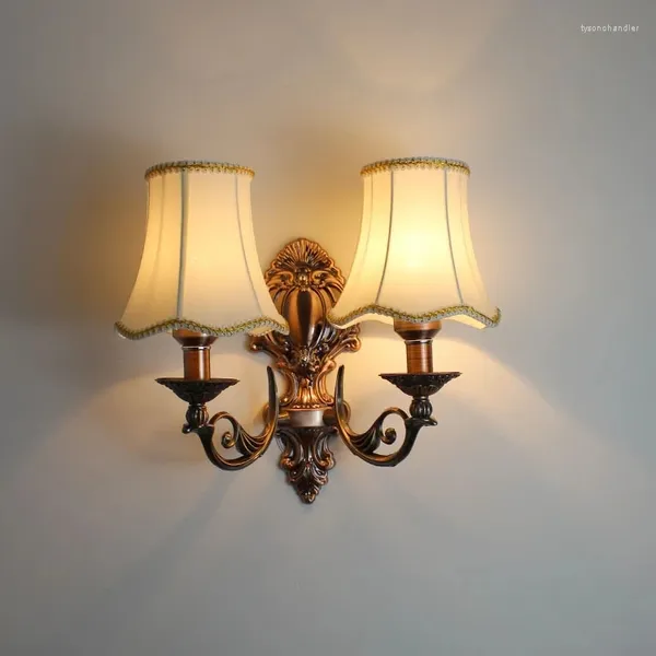 Lâmpadas de parede Lâmpada de ferro vintage estilo europeu vermelho bronze castiçal design único pano capa quarto decoração LED iluminação luminária