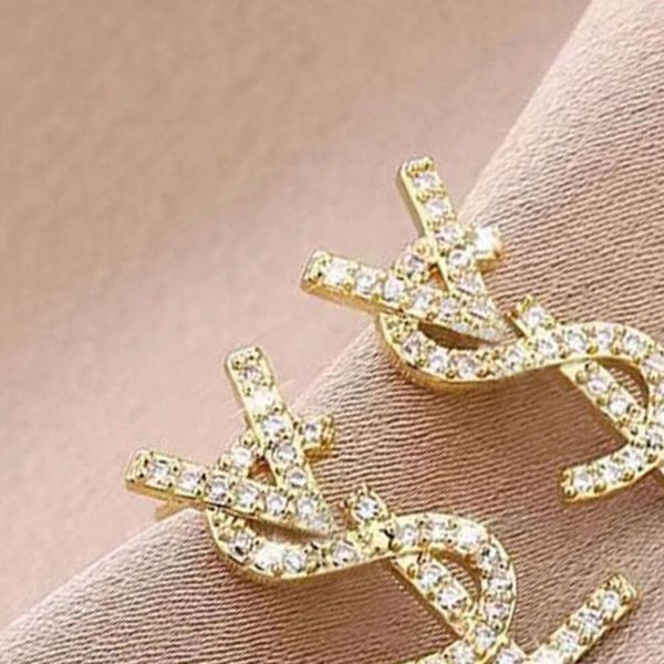18K Altın Kaplama Avusturyalı Kristal Mektup Saplama Küpeler Kadınlar için Avrupa ve ABD Popüler Basit Tasarımcı Küpeler Düğün Gelin Mücevher Hediye Oorbellen Partisi 6899
