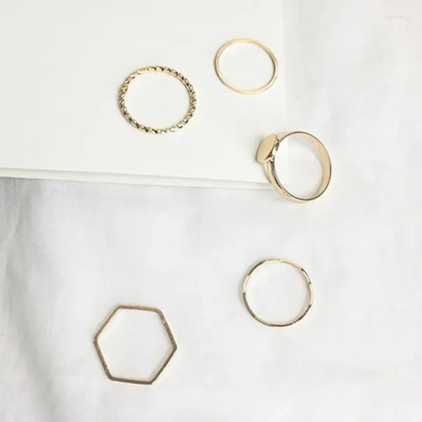 Clusterringe 5 teil/satz Einzigartiges Design Einfache Goldfarbe Welle Unregelmäßig Für Frauen Modeschmuck Großhandel Geometrie Party Ring Sets Geschenke