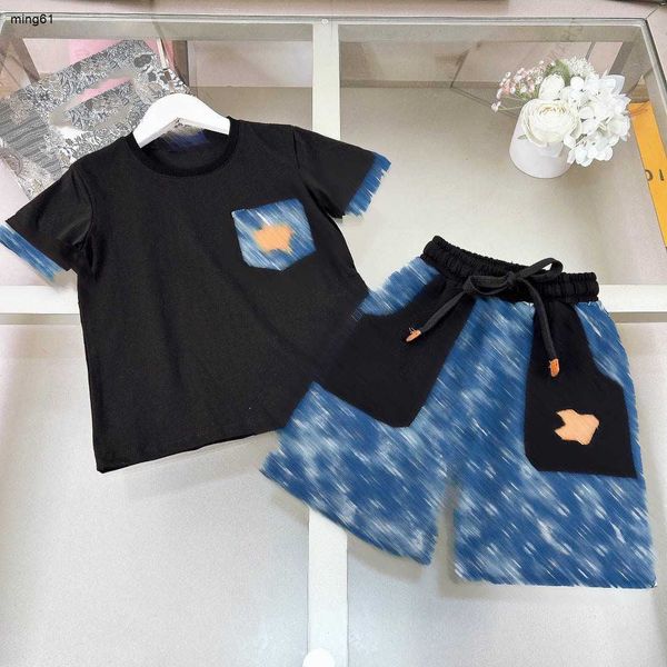 Tute per bambini di marca T-shirt per bambini con tasca in denim Taglia 110-160 CM estate Design con giunture maniche corte e pantaloncini in denim 24Feb20